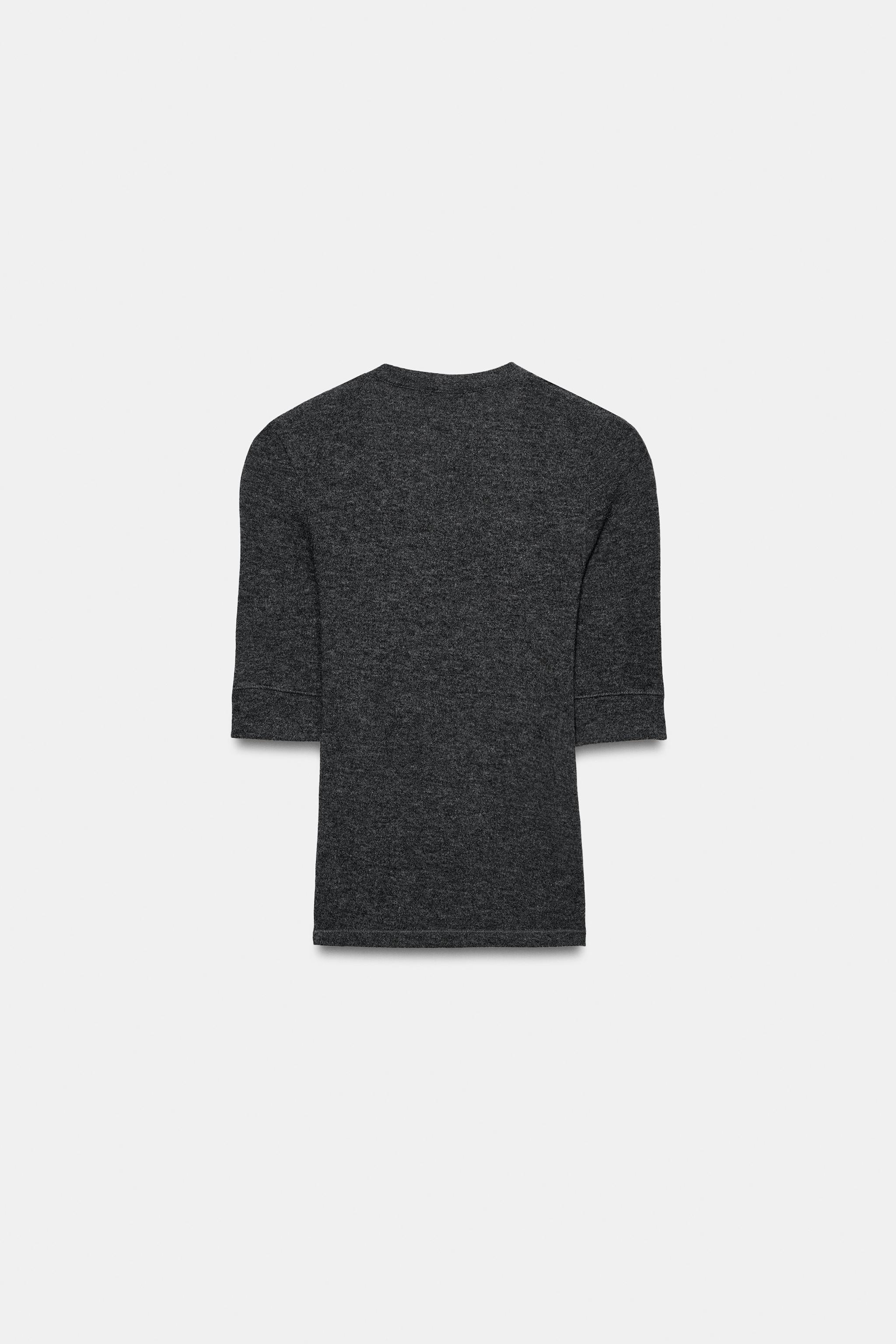 V-NECK T-SHIRT